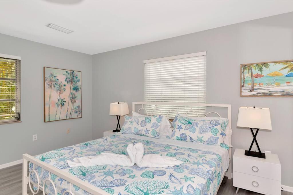 Walk To The Beach - Island Villa Siesta Key Eksteriør bilde